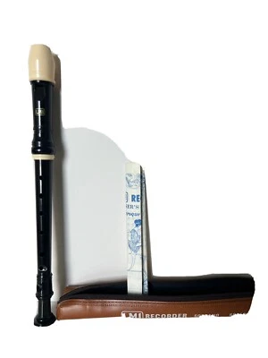 LMI Yamaha Recorder Soprano Musical Instrument Flute 650502B w/Zippered Case  - Image 1 of 3