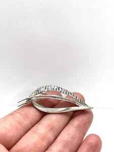 Silver Vintage Leaf Bar Brooch Free Uk P&P - Picture 1 of 6