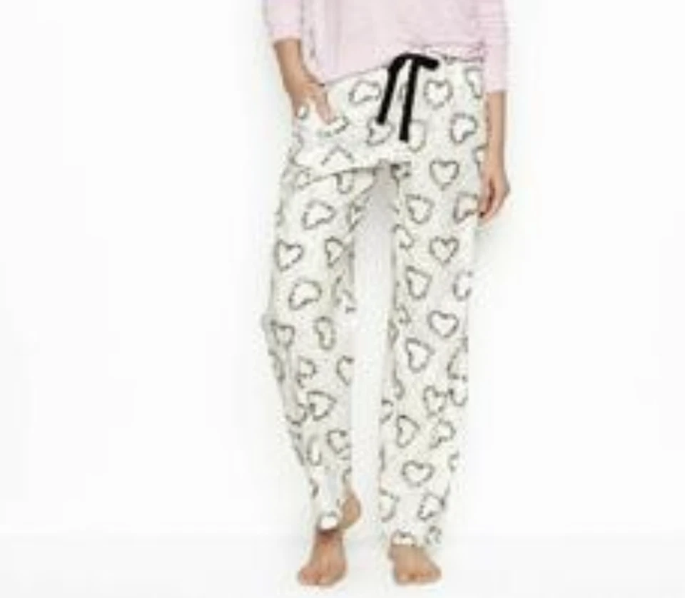 PANTALÓN PIJAMA VICTORIA'S SECRET BLANCO ESTAMPADO CORAZÓN BOLSILLOS FRANELA Talla M Corto Foto 1 de 1