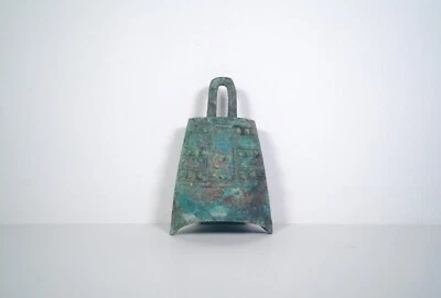 Campana ritual de bronce arcaica Foto 1 de 4