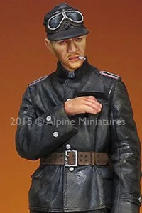 Alpine 35206 1/35 WWII German WSS AFV Crew #2 - Picture 1 of 5