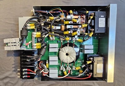 Módulo electrónico de marco Symmetra LX derivación de mantenimiento de módulo de derivación de mantenimiento en muy buena condición APC SYAFSU13 Foto 1 de 4