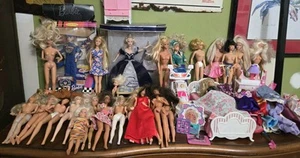 VTG BARBIE 27 DOLL BUNDLE LOT 60's - 90's DOLLS PLUS CLOTHES FURNITURE & MORE - Picture 1 of 17