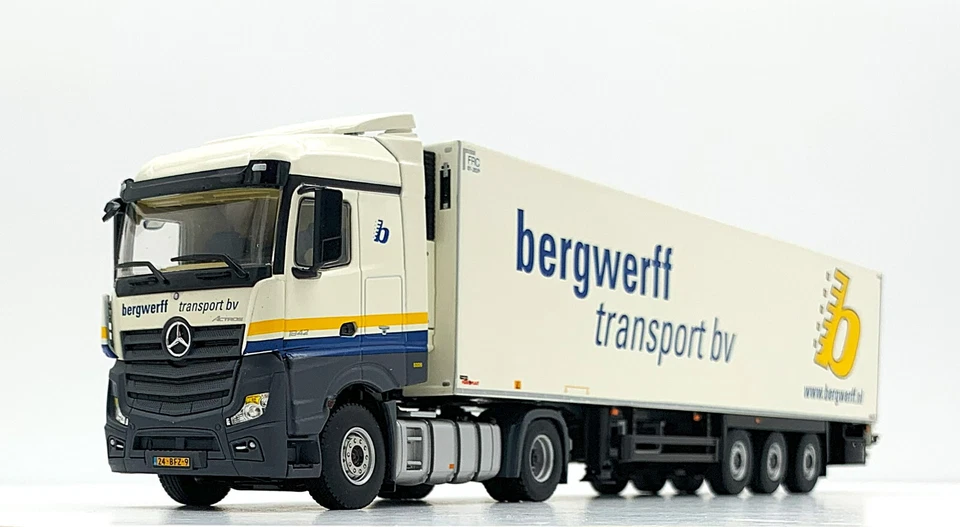 Mercedes Actros MP4 reefer rimorchio "Bergwerff" WSI modelli di camion 01-1762 - Immagine 1 di 4