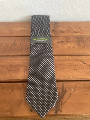 JOHN BARTLETT 几何图案 100% 真丝领带黑色灰色银色 MSRP 39.50 美元全新 — 第 1/4 张图片