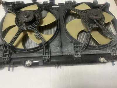 2001-2004SUBARU OUTBACK LEGACY WAGON 2.5L RADIATOR W/ENGINE COOLING FAN ASSEMBLY - Image 1 of 4