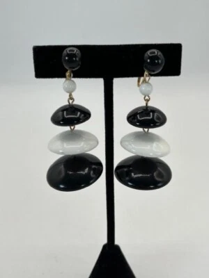 Винтажный 1970-е подписанные акриловые черно-белые круглые диски серьги-винты Richelieu - Изображение 1 из 3