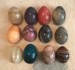 Lote de 12 huevos de piedra Riki pulidos de piedra/marvilla - Imagen 1 de 2