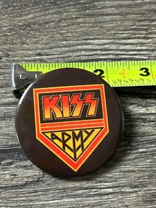 KISS ARMY BUTTON Pin Badge Unmasked Concert Tour 1980 Europe Aucoin Vintage Kiss - Picture 1 of 4