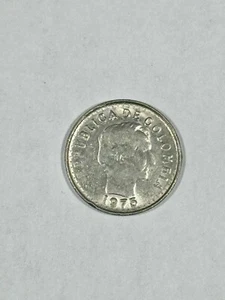 1975 COLUMBIA 10 CENTAVOS COIN - CIRCULATED - NEAR MINT CONDITION - Picture 1 of 2