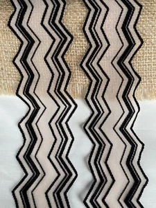 10/1 Meter VELVET SLIGHTLY Stretchable Lace Trim RICH BLACK & LIGHT PEACH 6cm - Picture 1 of 3