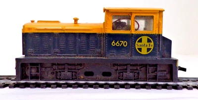 Model Power HO - 0-4-0 Santa Fe Track Switcher #6670 Locomotive - Works - Image 1 of 4