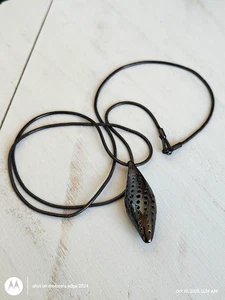 TOM BINNS LH LISA HOFFMAN FRAGRANCE Rare Color Black Gunmetal PENDANT NECKLACE  - Bild 1 von 8