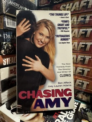 Chasing Amy (1997), фильм на видеокассетах, Miramax Home Ent. (1997), Kevin Smith x J. Adams  - Изображение 1 из 3