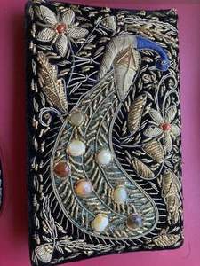 Vintage Abendtasche Stickerei Pfau Samt Edelsteine Goldfäden - Bild 1 von 7