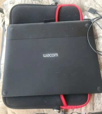 Wacom Black Small Intuos Touch Tablet USB Cable No Pen W Padded Protective Case - Image 1 of 4