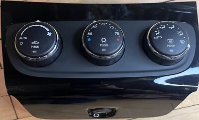 Unidad de control de clima de aire acondicionado OEM 2010-2014 Chrysler 200 Dodge Avenger P55111888AH Foto 1 de 4