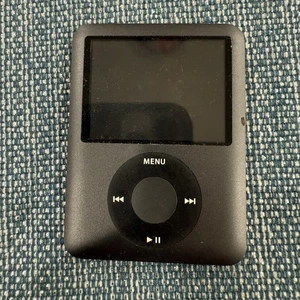 Apple iPod Nano 3a Generazione, A1236 8GB Argento così com'è per ricambi o riparazione leggere desc. - Foto 1 di 5