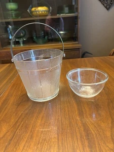Cubo de hielo de vidrio MCM de colección mango de metal martillado patrón de barril de roble con inserto - Imagen 1 de 11