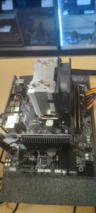 kit Carte Mère gigabyte A320M + Ryzen 5 2600+ 16Go DDR4 Samsung + Ventirad + CG - Bild 1 von 4