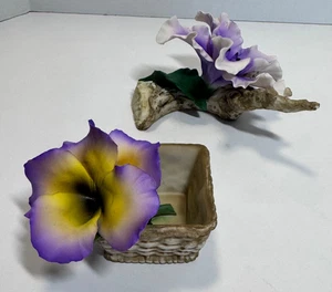2 Vintage Fabar Capodimonte lila Blume Italien Orchidee Zweig & Stiefmütterchen Korb - Bild 1 von 10