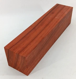 Padauk Giratorio en Blanco 2 3/4" x 2 3/4" x 12" - Imagen 1 de 2