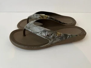 Men's Size 7 Crocs Realtree Swiftwater Edge Wave CamoFlip Flops Slides Women 8.5 - Picture 1 of 11