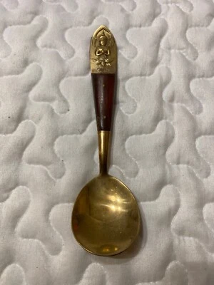 "Cuchara sopera de latón y madera de teca de Siam 7"" de largo" Foto 1 de 4