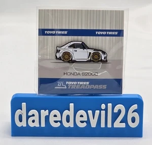 2025 LEEN CUSTOMS x TOYO REIFEN Honda S2000 SEMA Show Emaille Pin - Bild 1 von 2