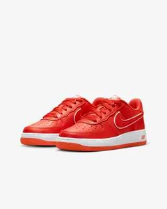 Nike Air Force 1 Low LV8 GS Picante Rosso Bianco DX5805 600 - TAGLIA 6A / 7,5 DONNA - Foto 1 di 8