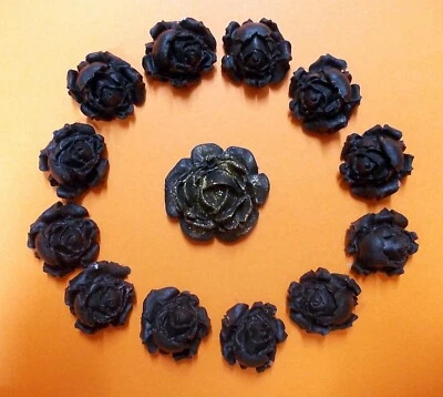 Tortenaufleger Fondant Zuckerblumen Zuckerfiguren Tortendeko 12 Schwarze Rosen - Bild 1 von 2