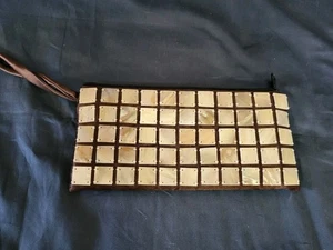 Cartera Muñequera/Clutch Marrón Con Madreperla/Abulón  - Imagen 1 de 5