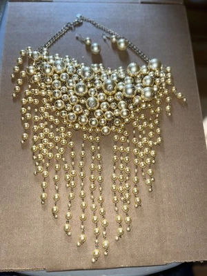 Collar de perlas con cuentas y flecos gruesos de múltiples capas de declaración Foto 1 de 4