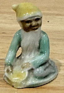 Vtg Wade Whimsies Yellow Hat Lucky Fairy Folk Leprechaun Figurine - Picture 1 of 5