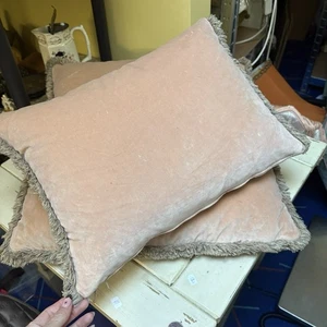 2 DFS Baby Pink Velvet Feather Pilled Scatter Cushions Used Need Washed! - Picture 1 of 9