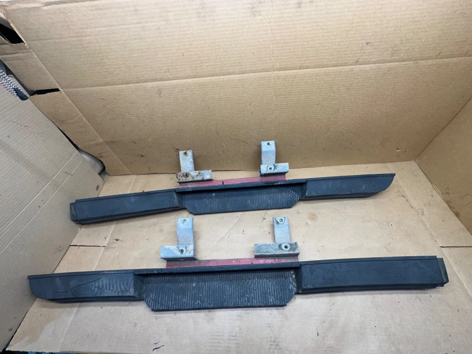 Jeep Wrangler YJ 87-95 peldaños laterales acampanados estribos llamaradas de fábrica OEM Foto 1 de 4