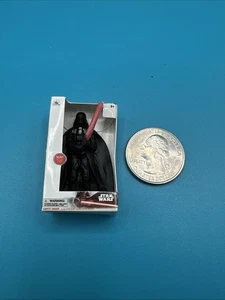 Neu DARTH VADAR Serie 3 Mini Marken Star Wars Disney Store Edition Miniatur - Bild 1 von 3