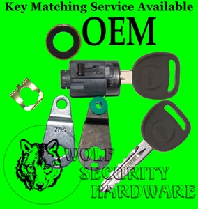 GM Chevy GMC FABRICANTE DE EQUIPOS ORIGINALES Llave con cerradura de puerta única cromo 2 llaves 7001071 - Imagen 1 de 2