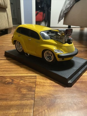 Muscle Machines 2000 PT Cruiser 1 18 - Image 1 of 3