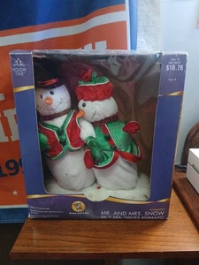2005 Gemmy Animated Christmas Snowman Mr & Mrs Snow -Sings Baby Its Cold Outside - Picture 1 of 5