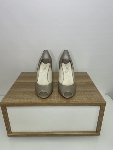 Chanel Champagne tacchi punta aperta in pelle taglia 38 5 EU