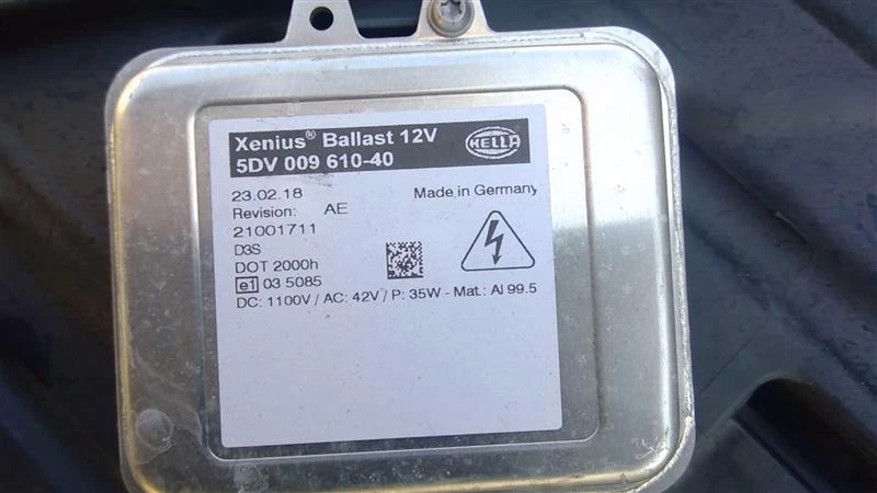 Used Left Headlight Assembly fits: 2019 Buick Envision xenon HID headlamps Left - Image 1 of 4