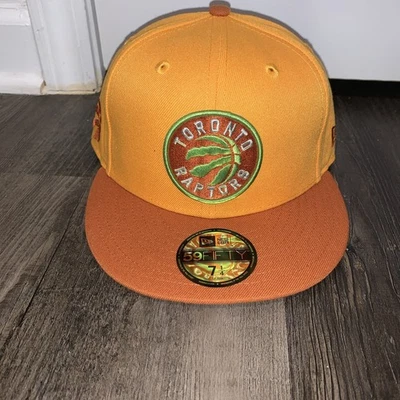 Boné chapéu ajustável New Era 59FIFTY NBA Toronto Raptors dourado/ferrugem masculino tamanho 7 1/4 - Imagem 1 de 4