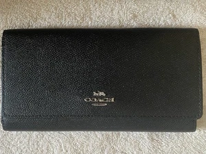 NWOT COACH CROSSGRAIN LEATHER Black Magnetic Closure Pink Hearts Inside STUNNING - Picture 1 of 8
