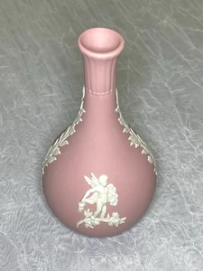 Vintage Wedgwood Pink Jasperware 5.5" Cupids Cherubs Bud Vase - Picture 1 of 4