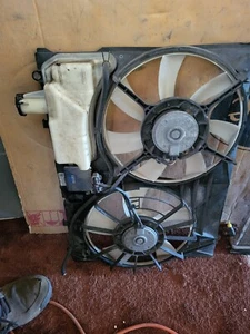 Toyota Sienna 2007-2010 Used OEM Radiator Cooling Fans Assy. 16363-OP080 - Picture 1 of 2