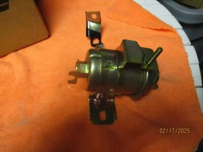 NOS MOPAR/MITSUBISHI, FILTRO DE COMBUSTIBLE Y SOPORTE DE MONTAJE, COLT, MIRAGE (85-86) Foto 1 de 4