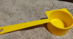 Tupperware Gadget 2 Tablespoon Coffee Scoop Level in Yellow #41 New - Picture 1 of 2