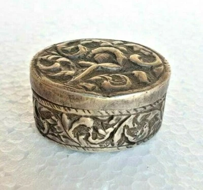 Joyero antiguo vintage de plata hecho a mano diseño único en relieve Foto 1 de 4