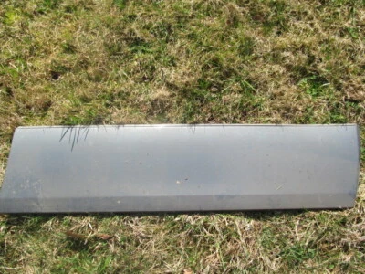 1993 1986-93 Mercedes Benz 300E right front door lower clading trim molding - Image 1 of 3